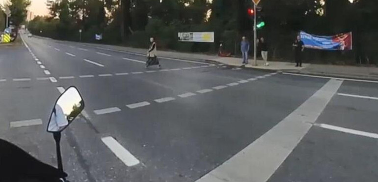 Sarıyerde otomobilin çarptığı yaşlı kadın hayatını kaybetti; kaza anı kask kamerasında