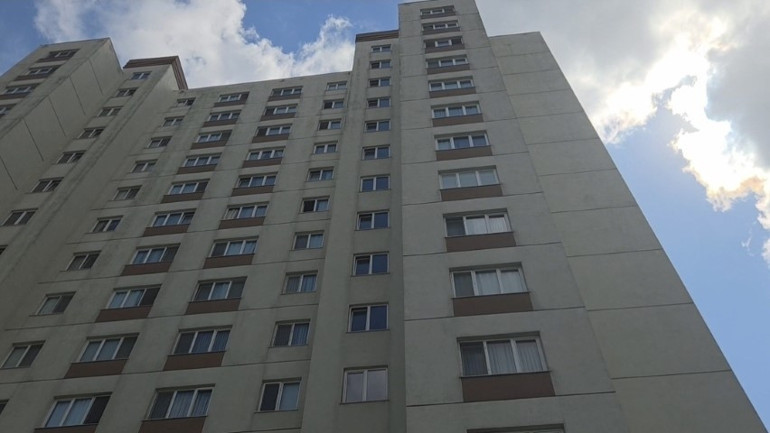 700 daireli sitede ev sahibine milyonlarca liralık şok Bazanın altında saklıyordu |Hepsini almışlar, görünce çok panik oldum