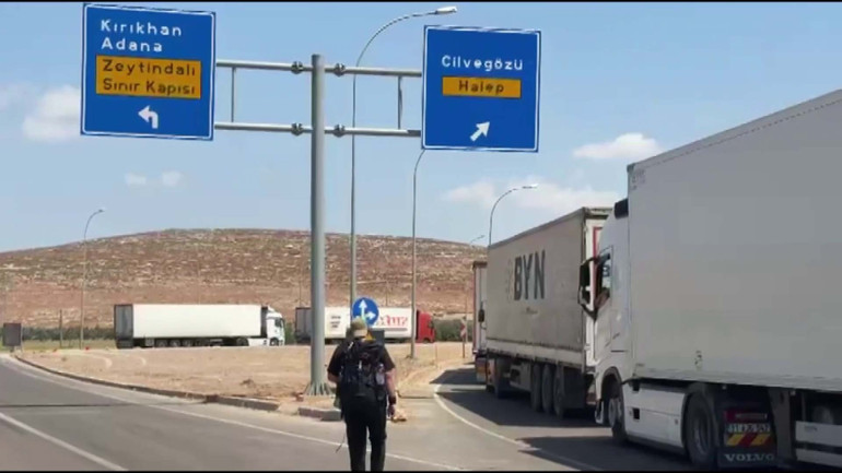 Giresundan yola çıktı... Otostopla ikinci kez Kabeye gidiyor