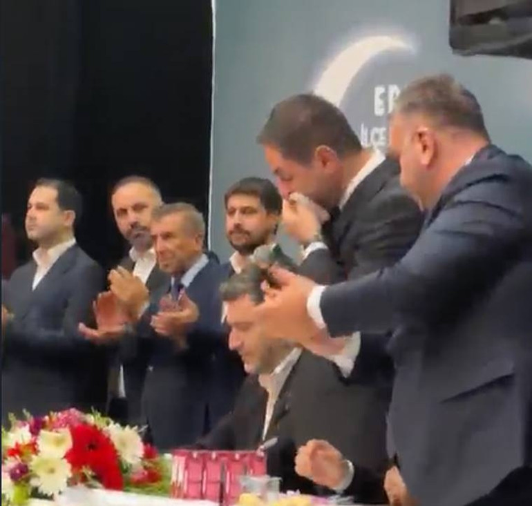  MHPli vekil, gözyaşlarına hakim olamadı