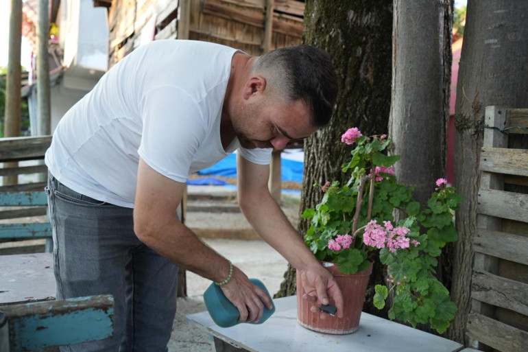 İzmitte bir mahalle kabusu yaşıyor Evlerini mıknatısla temizliyorlar Hayatımın bir köşesinde yer edindi