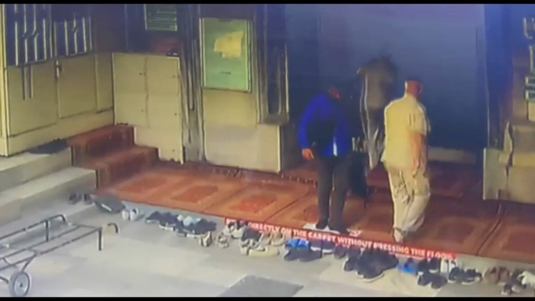 Fatih’te camide namaz kılan kişinin çantasını çalan şüpheli tutuklandı