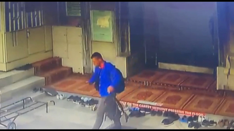 Fatih’te camide namaz kılan kişinin çantasını çalan şüpheli tutuklandı