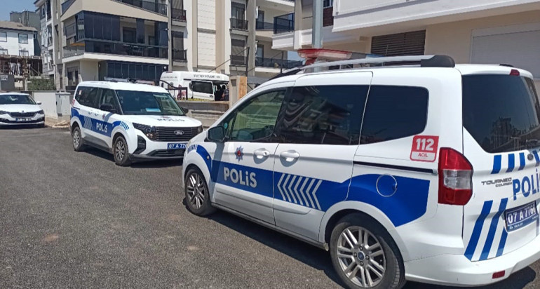Antalyada polis memurunun acı ölümü: 3 gün önce taşındığı evinde başından vurulmuş bulundu