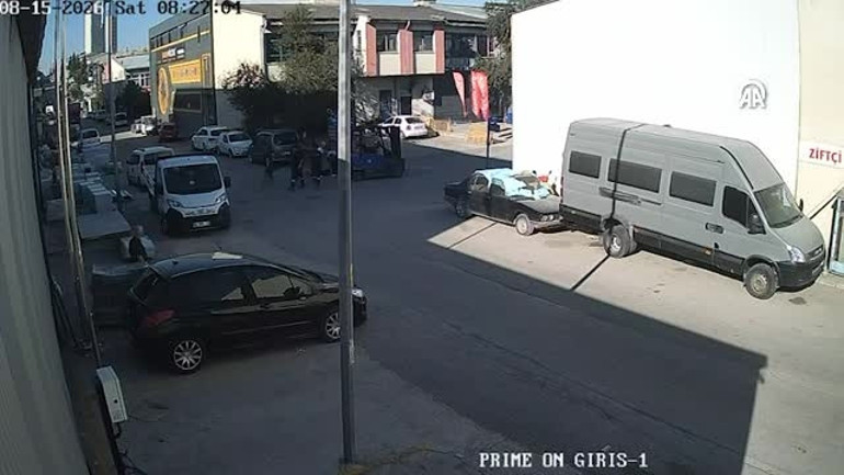 Köpekten korkan çocuk, sırt üstü düşüp hayatını kaybetti