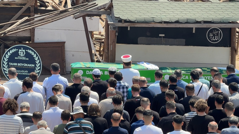 Kocaelide denizde ölü bulunan 3 kardeşe acı veda Yürek yakan detaylar ortaya çıktı
