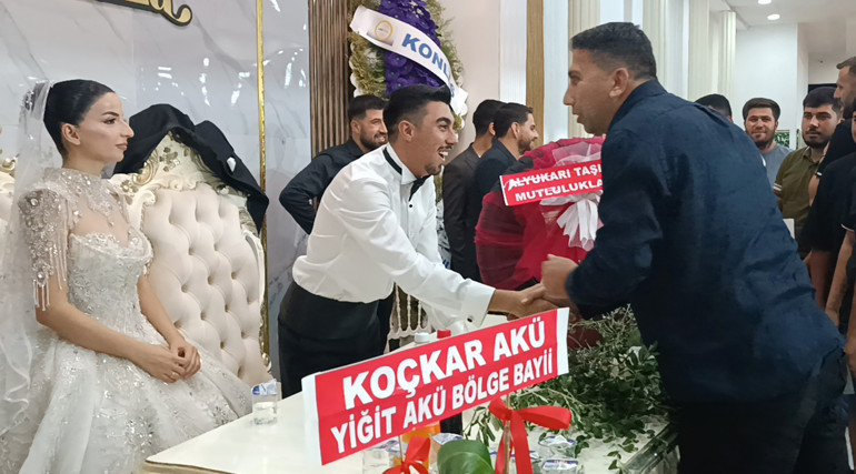 Gaziantepteki düğünde damada altın yerine araç lastiği hediye edildi