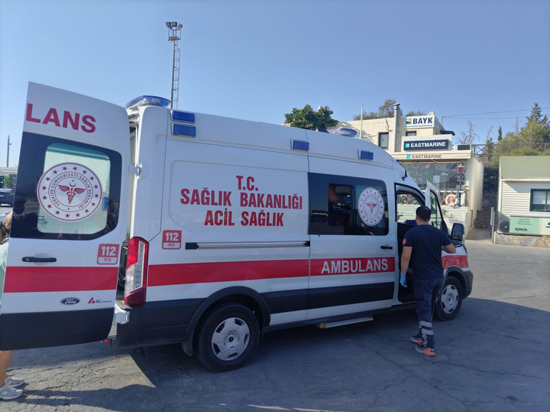 Lerosta rahatsızlanan 14 yaşındaki Türk genci deniz ambulansıyla Bodruma getirildi