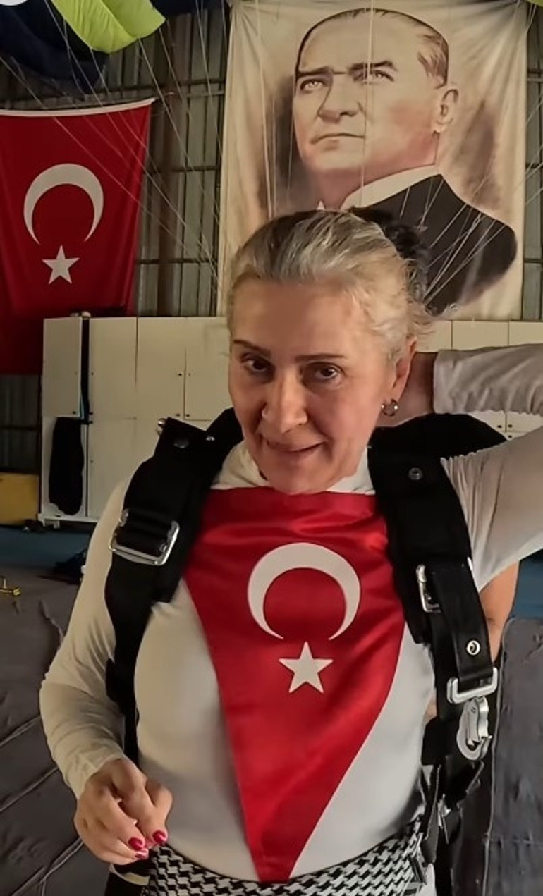 Atlaya zıplaya yaşıyoruz hayatı