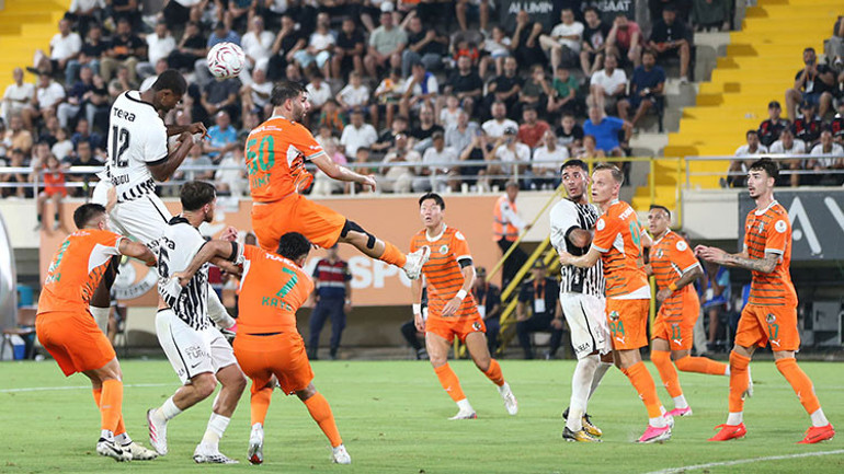 Alanyaspor-Beşiktaş maçı sonrası Italianoya mesaj Neden gol atamıyor