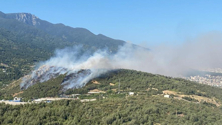 Bursada aynı anda 3 ayrı noktada yangın Alevlere karadan ve havadan müdahale ediliyor