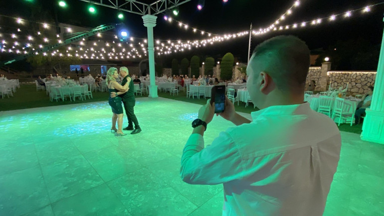 Nikaha bir gün kala ayrıldı, salon yanmasın diye gelinsiz düğün yaptı
