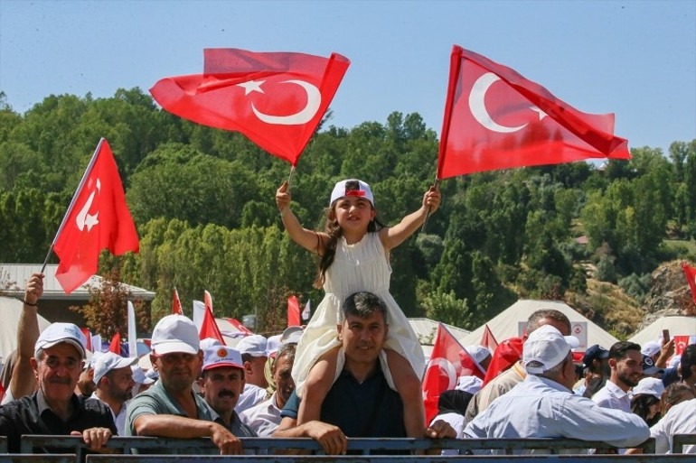 Cumhurbaşkanı Erdoğan: Bizi yolumuzdan döndüremezsiniz | Anıt mezar alanında Erdoğan ile Bahçeli dua okudu