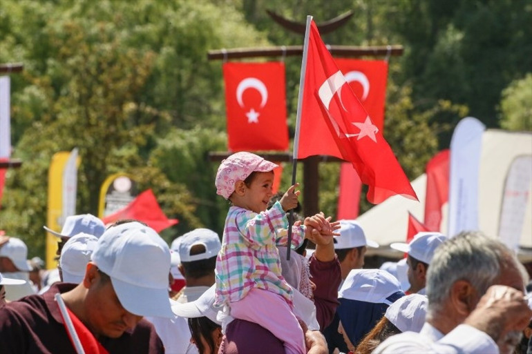 Cumhurbaşkanı Erdoğan: Bizi yolumuzdan döndüremezsiniz | Anıt mezar alanında Erdoğan ile Bahçeli dua okudu