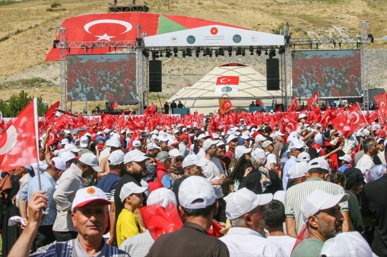 Cumhurbaşkanı Erdoğan: Bizi yolumuzdan döndüremezsiniz | Anıt mezar alanında Erdoğan ile Bahçeli dua okudu