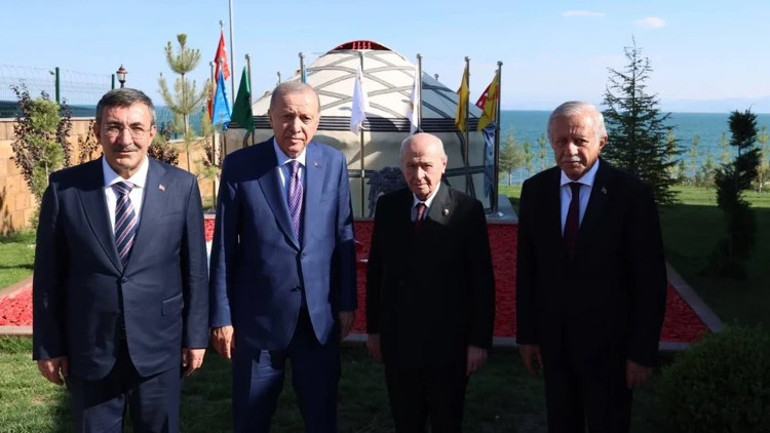 Cumhurbaşkanı Erdoğan Ahlat’ta MHP lideri Bahçeli ile görüştü