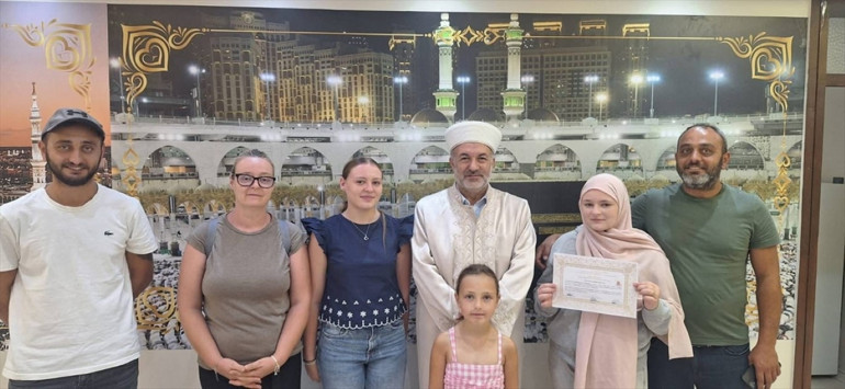 Fransız kadın, Afyonkarahisarda Müslüman olup ismini değiştirdi