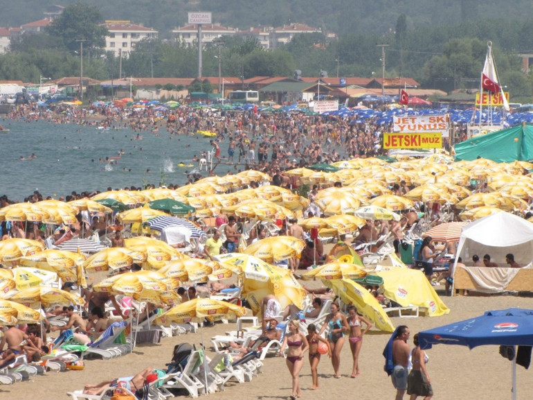 İstanbula en yakın tatil yerlerinden biri | 40 bin olan nüfusu yazın 400 bine çıkıyor