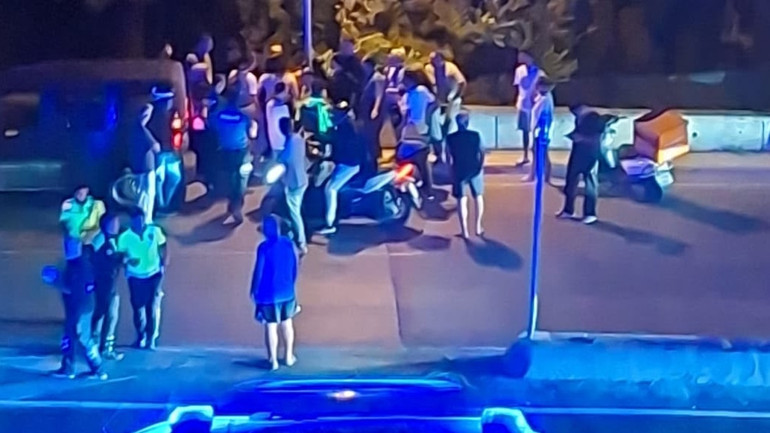 Yolun karşısına geçmeye çalışırken 2 aracın çarptığı kadın öldü
