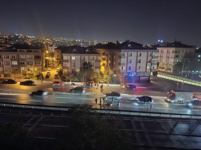 Yolun karşısına geçmeye çalışırken 2 aracın çarptığı kadın öldü