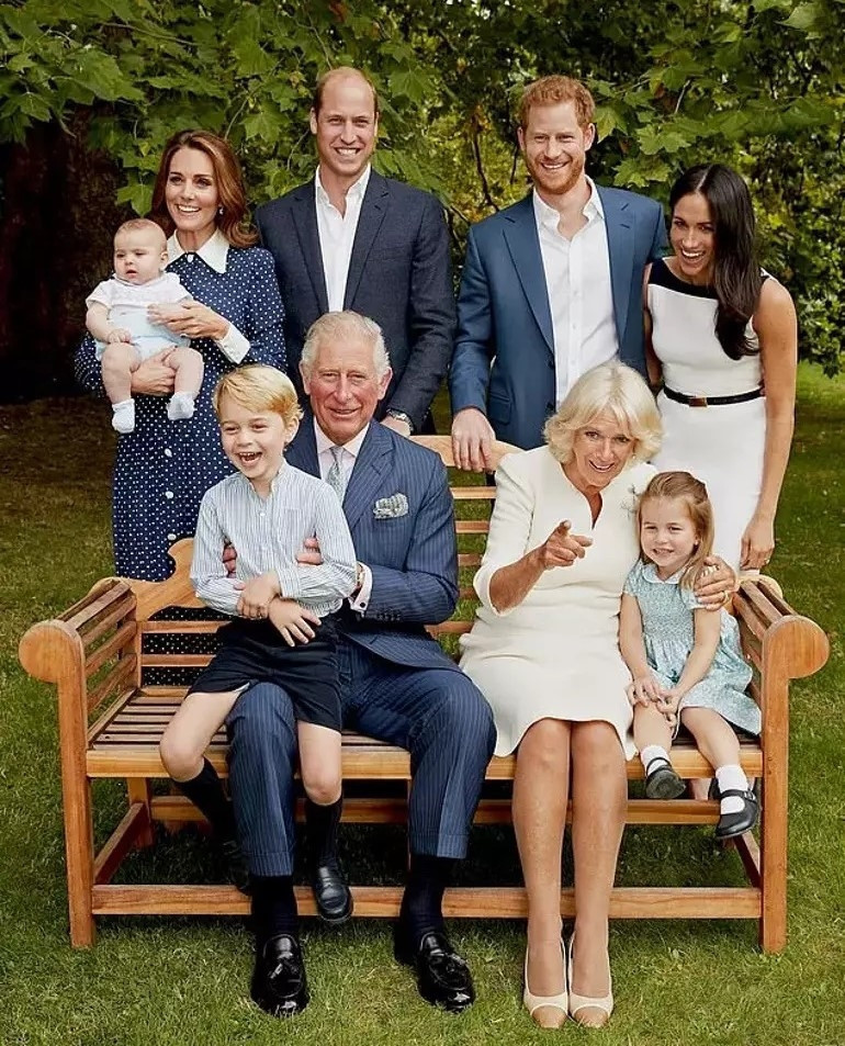 6 yıl sonra başladıkları yerdeler…Harry ve Meghan çoluk çocuk memlekete geri döndü