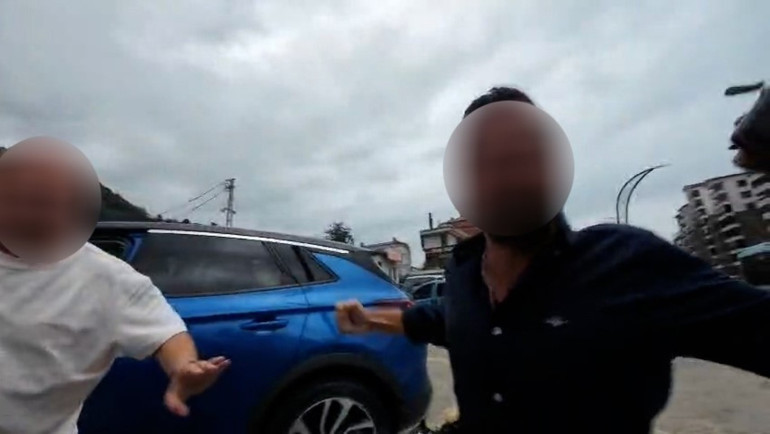Otomobilden inip bisikletliye saldıranlara ders gibi ceza