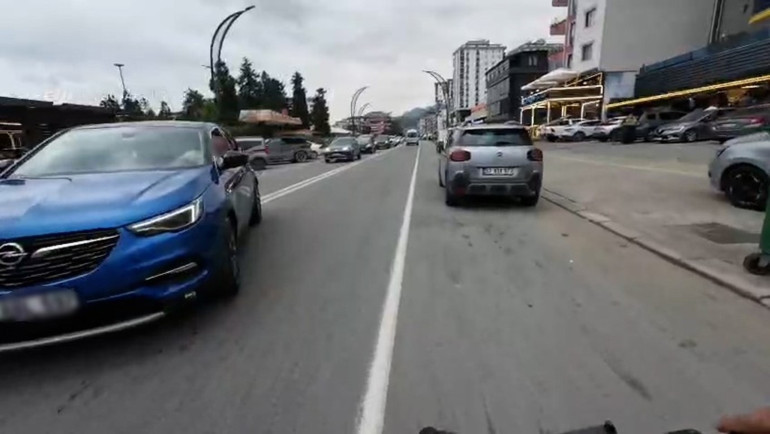 Otomobilden inip bisikletliye saldıranlara ders gibi ceza