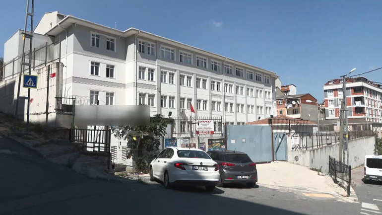 Üzerine futbol kalesi devrilen 4 yaşındaki Edizin bacağı kırıldı