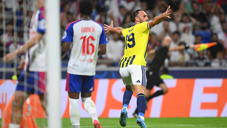  Avrupanın dokuz harikasından biri Formasında Muriqi yazan Dzeko