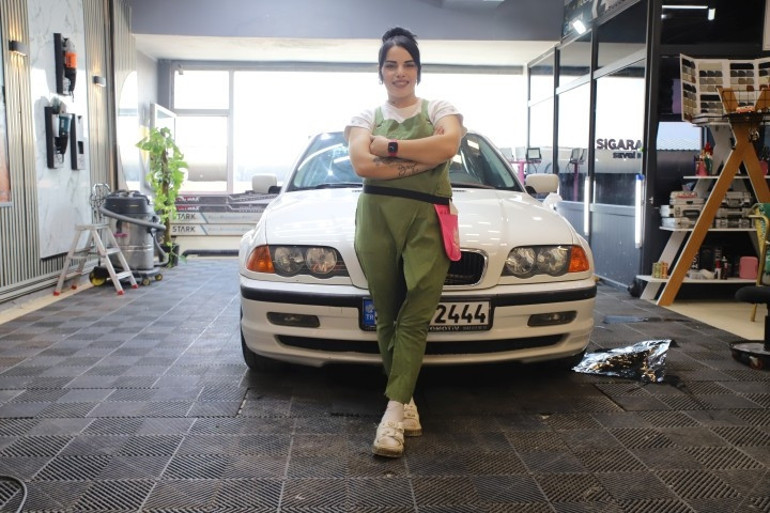 Sekreter olarak başladı patron oldu Oto kaplamaya kadın eli değdi