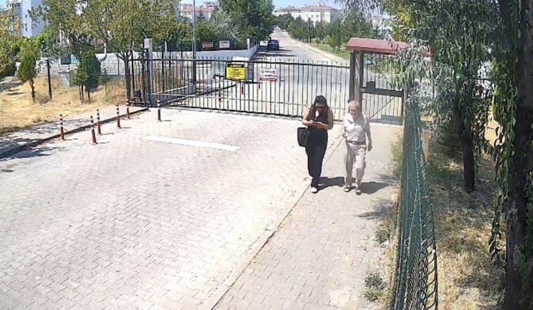 8 yaşındaki çocuk, tek bir sözüyle dolandırıcıyı apar topar kaçırdı