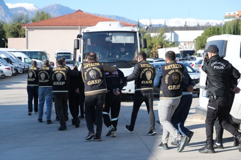 Antalyada sahte polislere 4 milyon dolarlık kripto para kaptıran mağdur: Ölüm ve işkenceyle tehdit edilince gönderdim