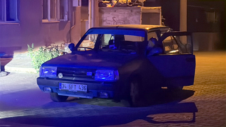 Tekirdağda alkollü yakalanan aday sürücü, ceza yazılırken de aracına gidip içmeye devam etti