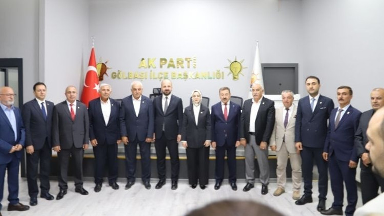 Gölbaşında CHPli 6 belediye meclis üyesi AK Partiye katıldı