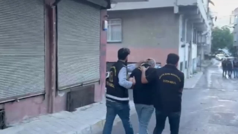 Deprem ve kazalarda hasar gören araçların numaralarını kopyalamışlar