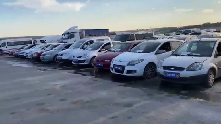 Deprem ve kazalarda hasar gören araçların numaralarını kopyalamışlar