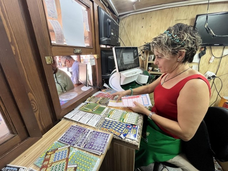 100 lira verdi 8 milyon kazandı | Edirnede talihli bayiyi şaşırttı: Çok sakindi, hiç heyecanlanmadı