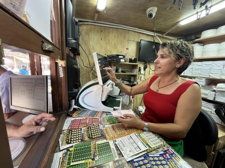 100 lira verdi 8 milyon kazandı | Edirnede talihli bayiyi şaşırttı: Çok sakindi, hiç heyecanlanmadı