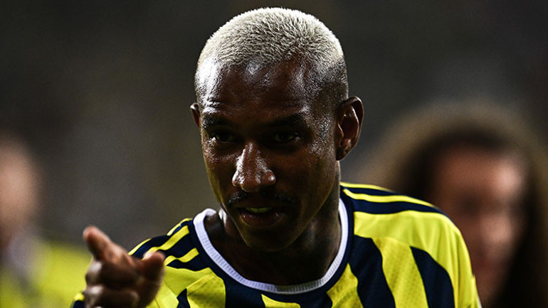  Talisca, BAE yolcusu