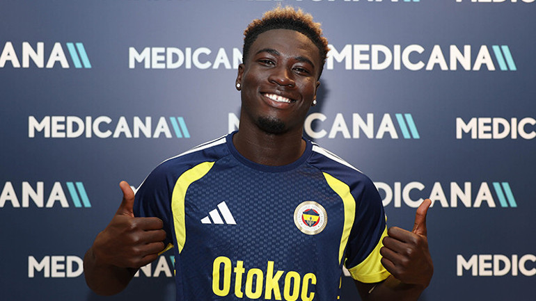 Fenerbahçe, yeni transferi Oppong için imza töreni düzenledi