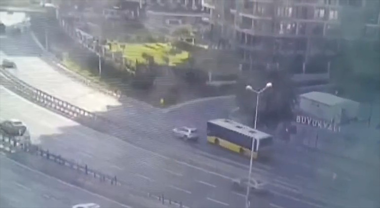 İETT otobüsünün kaza yapmasına neden olan otomobil sürücüsü gözaltında