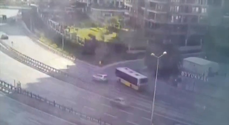 İETT otobüsünün kaza yapmasına neden olan otomobil sürücüsü gözaltında