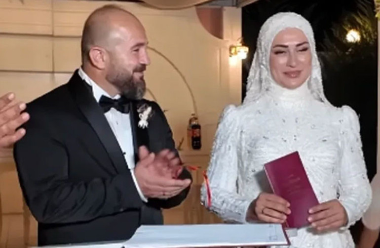 Burak Özçivitin kardeşi Burçun Özçivit evlendi Ünlü çift düğüne katılmadı