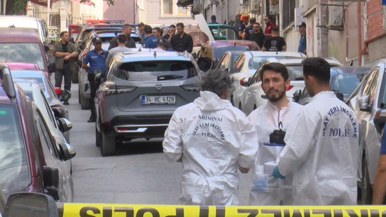  Eşini ve kızını tabancayla vurup intihar etti