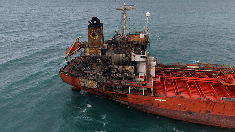 İHA saldırısına uğrayan tanker Samsunda karaya oturdu