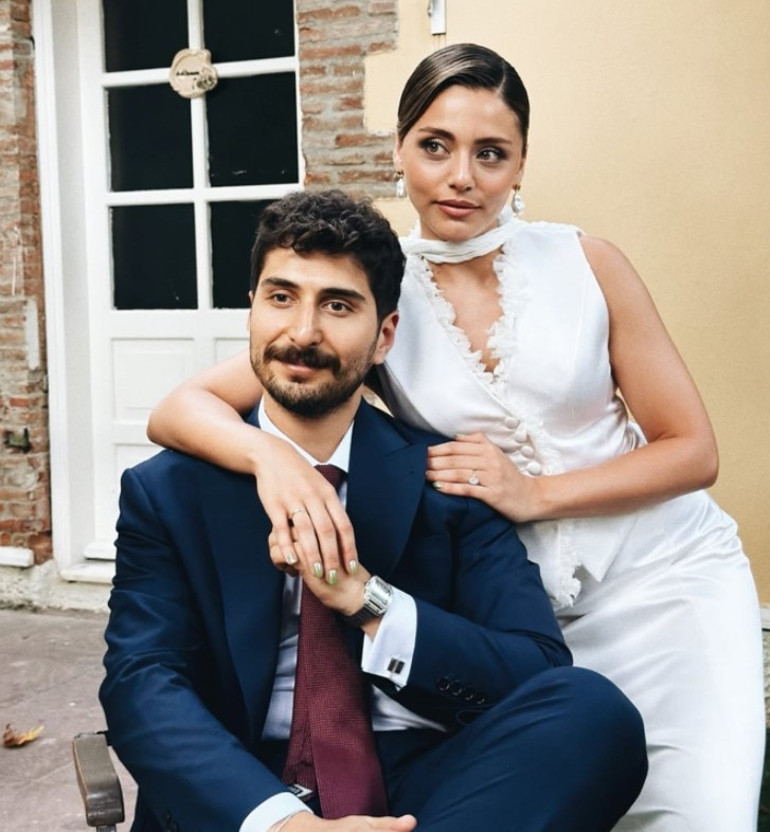 Sıla Türkoğlu ve Ata Ayyıldız nişanlandı