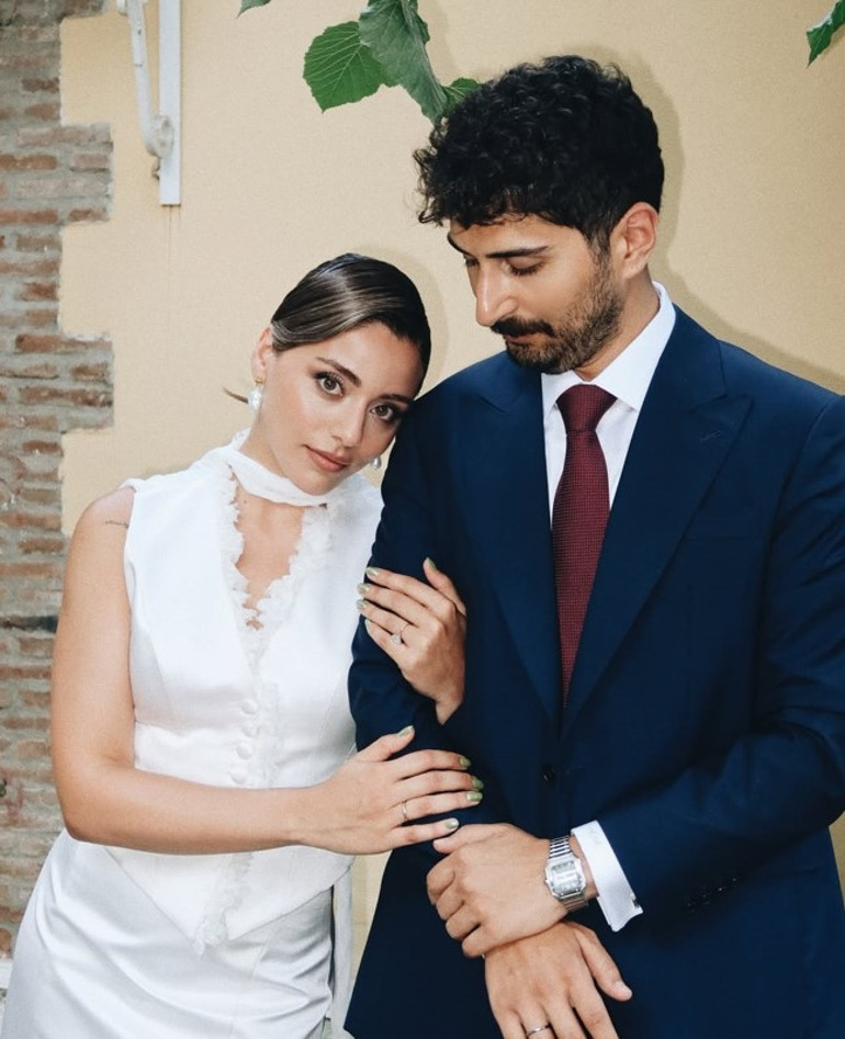 Sıla Türkoğlu ve Ata Ayyıldız nişanlandı