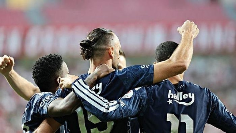 Fenerbahçenin penaltı beklediği pozisyonu yorumladılar Tartışmasız, net