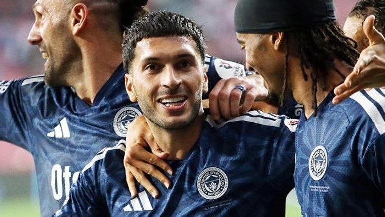 Fenerbahçenin penaltı beklediği pozisyonu yorumladılar Tartışmasız, net