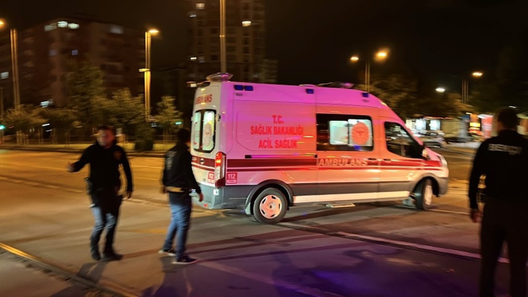 Kayseri’de silahla vurulan 14 yaşındaki çocuk tramvaya bindi Görenler telefona sarıldı